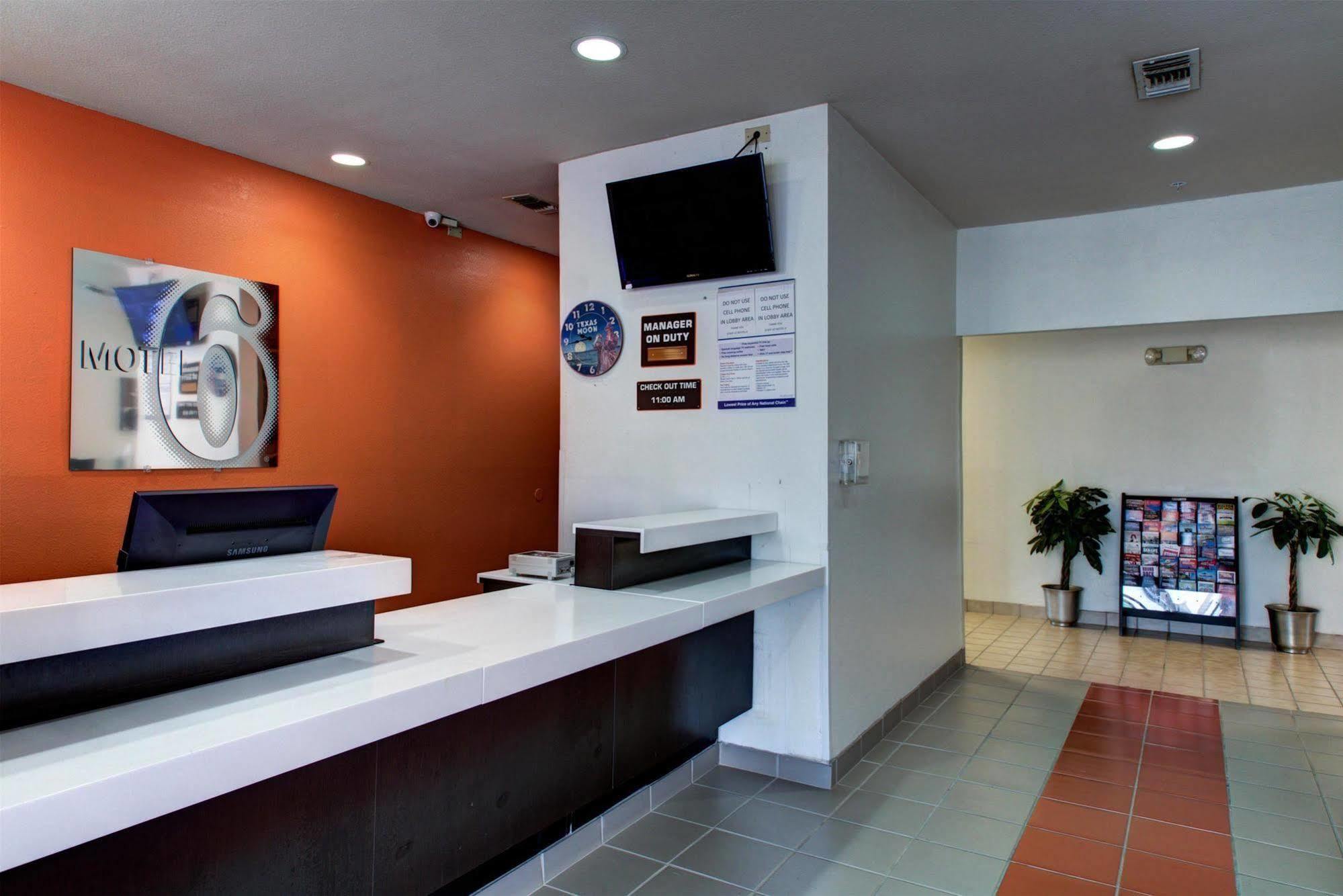 Motel 6 Waco - Woodway Bagian luar foto