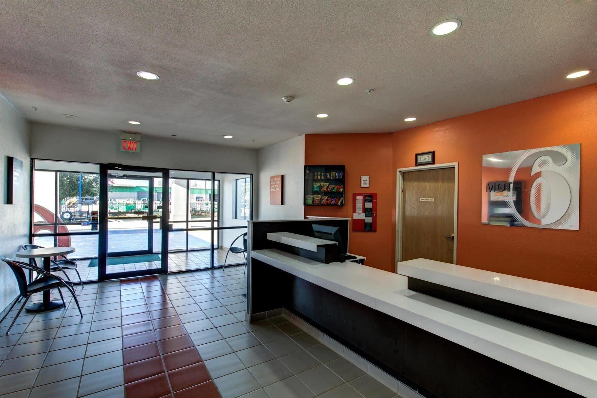 Motel 6 Waco - Woodway Bagian luar foto