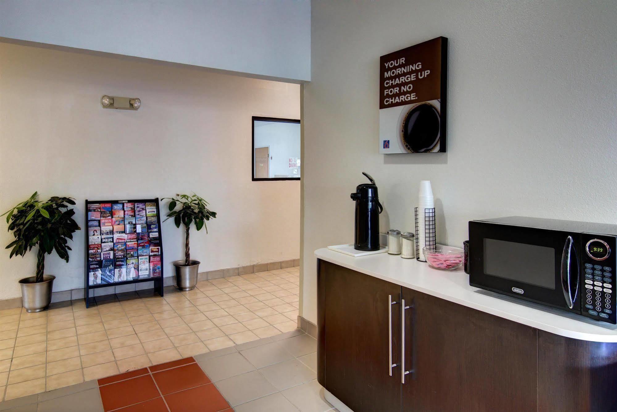 Motel 6 Waco - Woodway Bagian luar foto