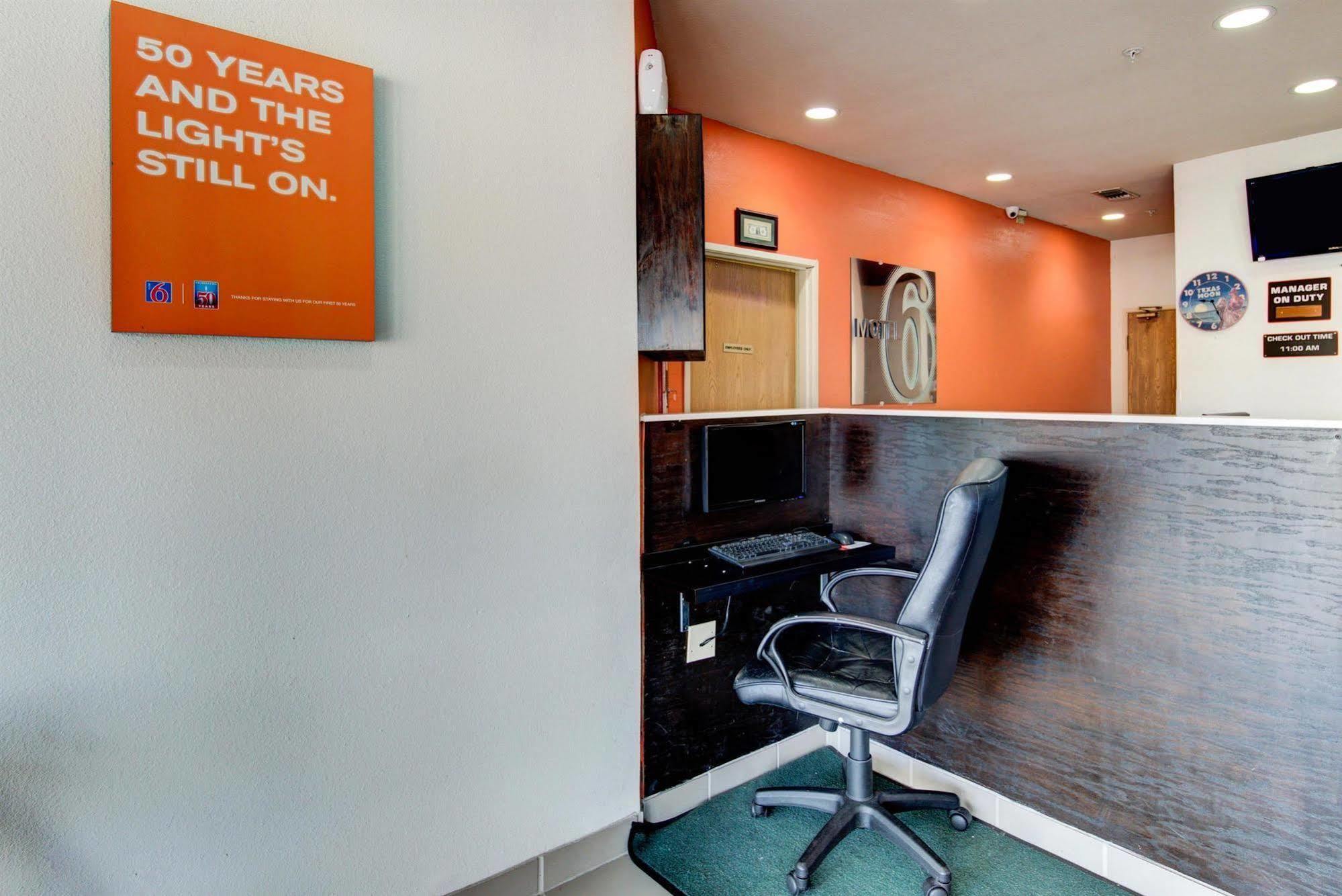 Motel 6 Waco - Woodway Bagian luar foto